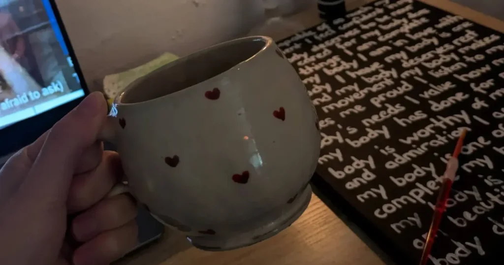 Title Image Hobby Monetization / Cup with hearts